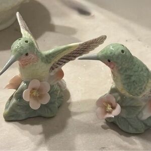 Decorative Pastel Green Hummingbird Salt and Pepper Shakers - Brand Unknown